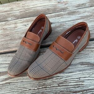 Ferro Aldo Brown and Tan Loafers with Classic Penny Design Size 8